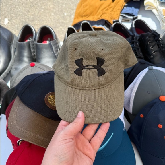 Under Armour Green and Black Hat Premium Accessories - Picture 1 of 2